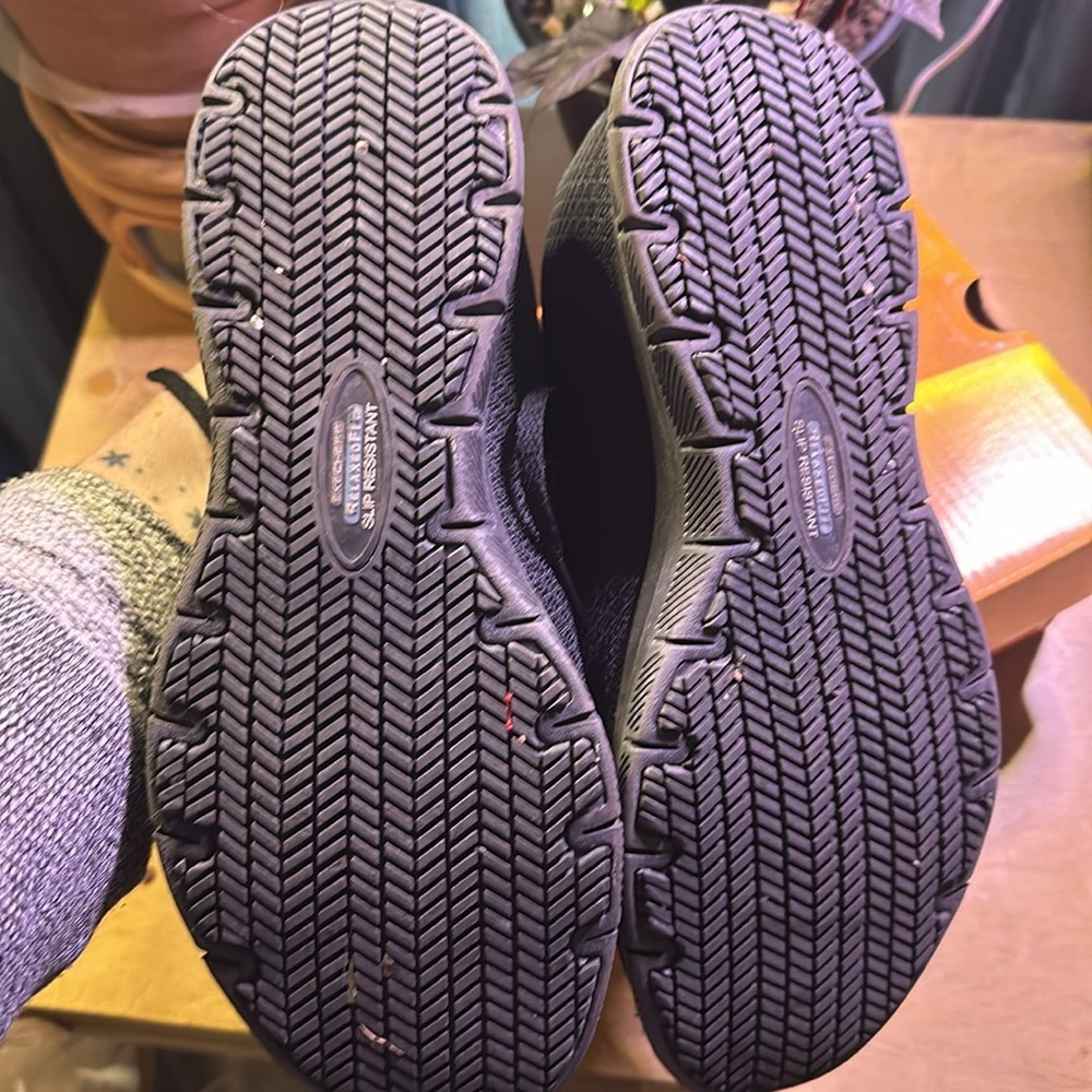 Skechers non slip black shoes - Picture 4 of 4
